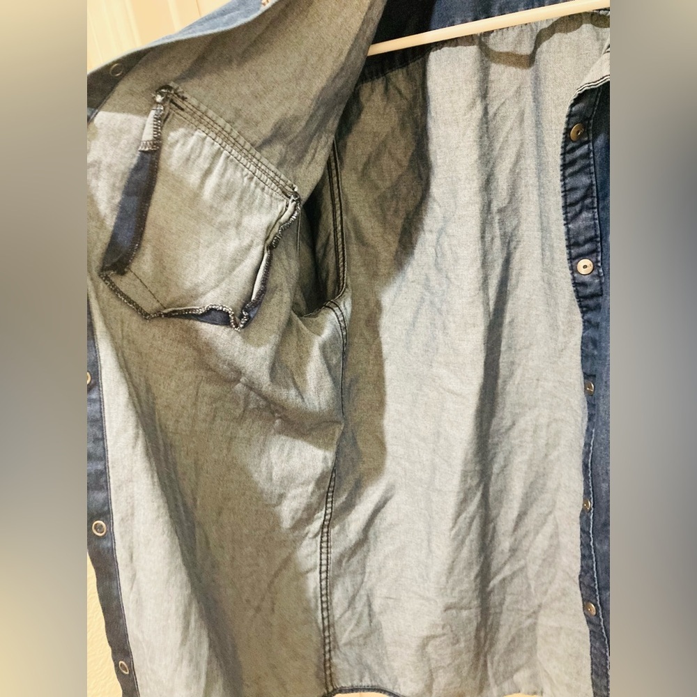 LIKE NEW Calvin Klein sz M Blue Denim 100% Cotton Cute Sleeves Shirt - Picture 9 of 10